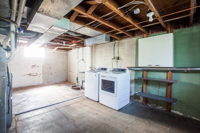 Building Photo - 812 Floral Ave