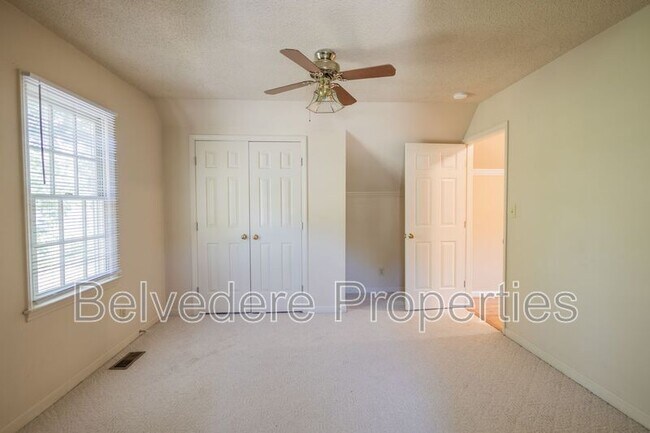 Building Photo - 8 Barret Place