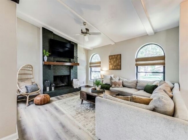 Building Photo - 2600 Peppertree Pl