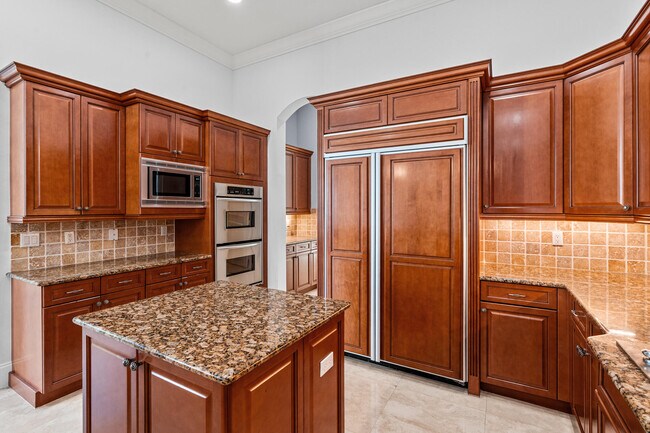 Building Photo - 17550 Circle Pond Ct