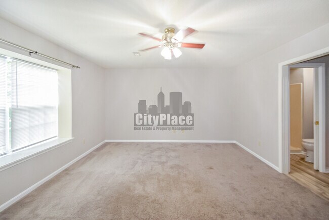 Building Photo - 740 Sweet Creek Dr
