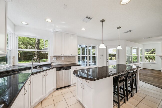 Building Photo - 174 W Greywing Cir