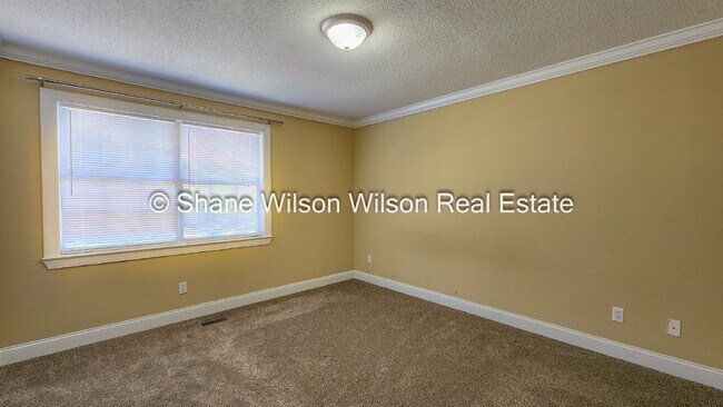 Building Photo - Cozy 2 Bedroom 1-1/2 Bath Duplex in Rossville.  Come View today!!