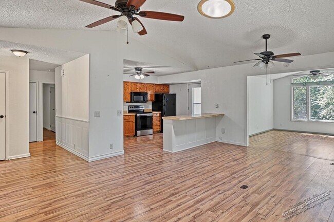Building Photo - 8 Tarifa Ln