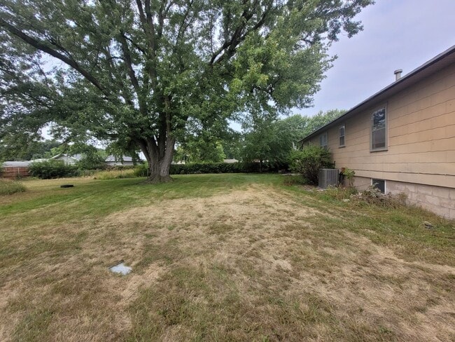 Building Photo - 3115 E Seedling Mile Rd