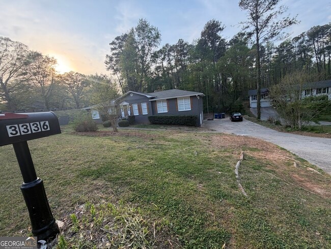 Building Photo - 3336 Camelot Dr NE