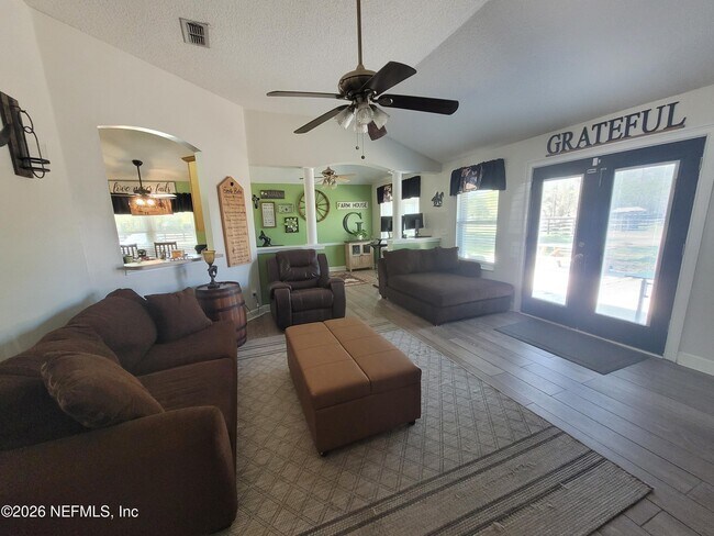 Building Photo - 906 County Rd 217