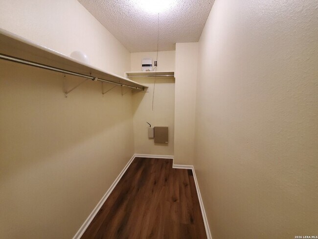 Building Photo - 8219 Sunshine Trail Dr