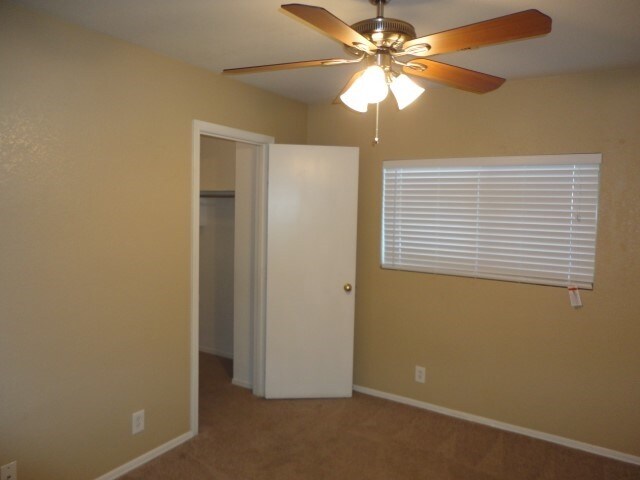 Building Photo - 1425 N Thunderbird Ave