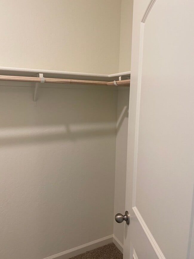 Building Photo - Newer 3 Bedroom 2 Bathroom Home in Tulare!