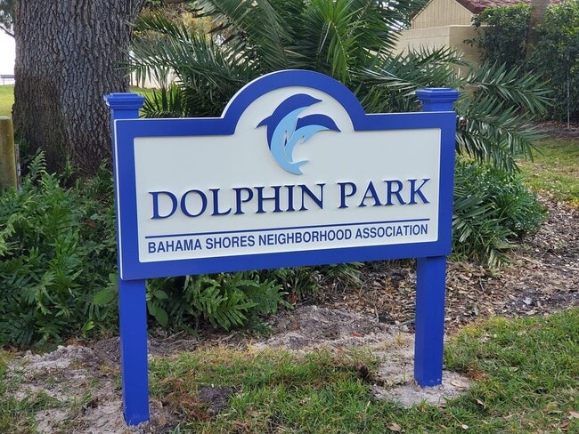 Building Photo - 329 57th Ave S