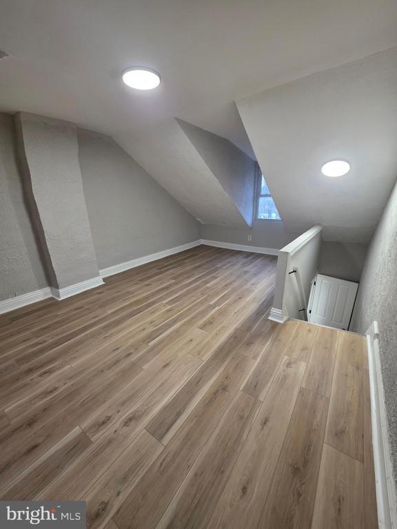 Building Photo - 158 W Green St