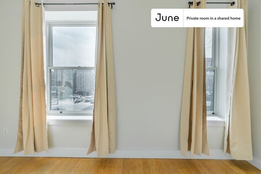 Building Photo - Room in Shared 3 bed/1 bath home