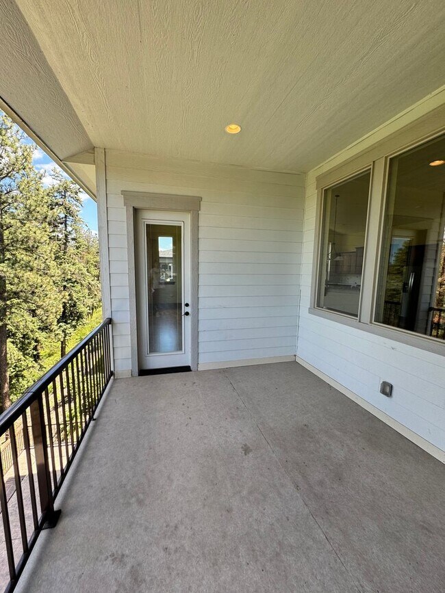 Building Photo - Stunning 4-Bedroom Home with Valley Views ...