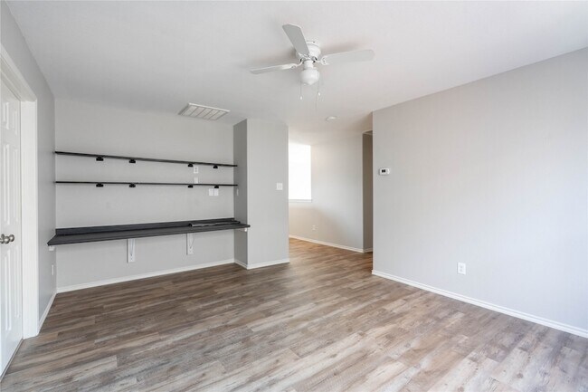 Building Photo - 2012 Meadow View Dr