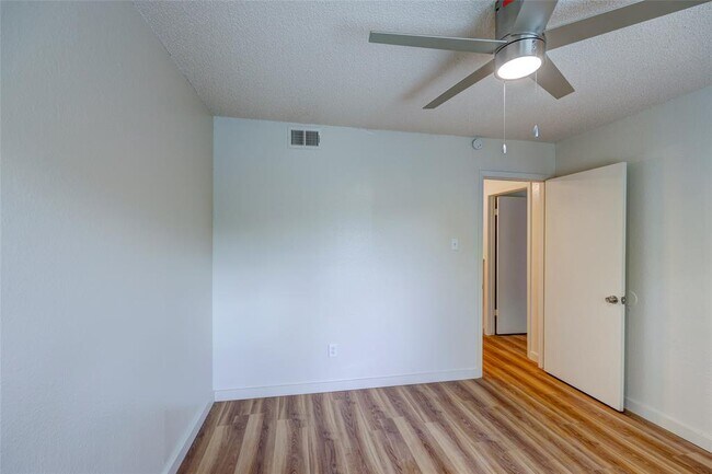 Building Photo - 3438 Willowrun Dr