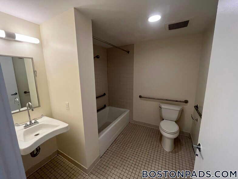 Building Photo - 40 Boylston St