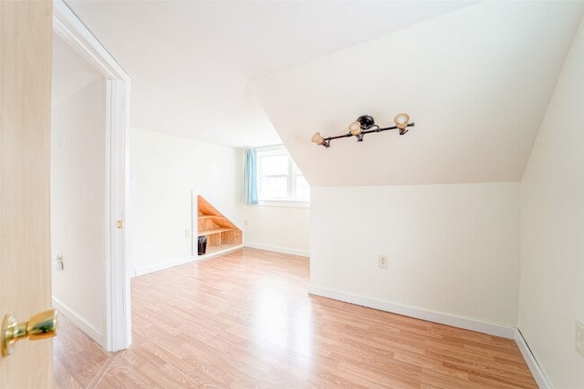 Building Photo - 425 Clayton Ave