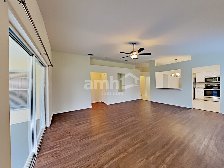 Building Photo - 1044 Summer Breeze Dr