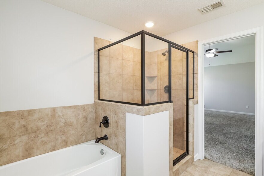 Building Photo - 1074 Darren Cir E