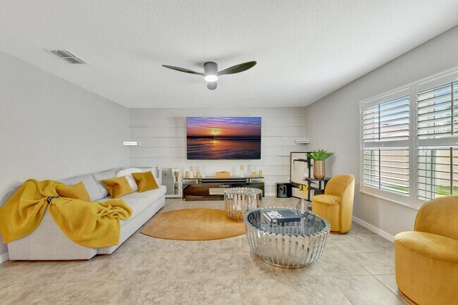 Building Photo - 5700 NW Pine Trail Cir