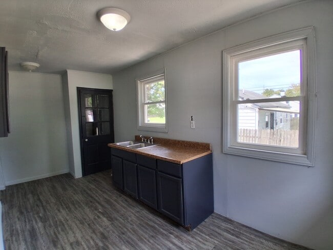 Building Photo - 1497 Fairchild-E