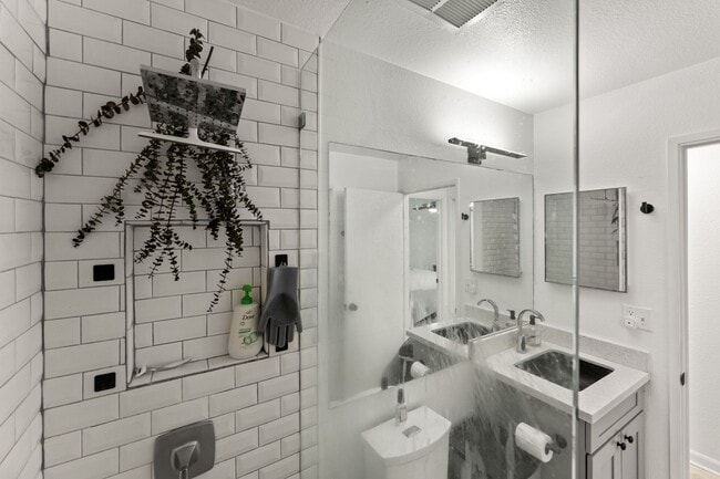 Building Photo - Kihei Villages - Unfurnished upstairs unit 2 bd/1.5 bath. Nicely remodeled.