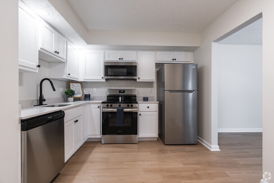 Primary Photo - Lochwood Apartments