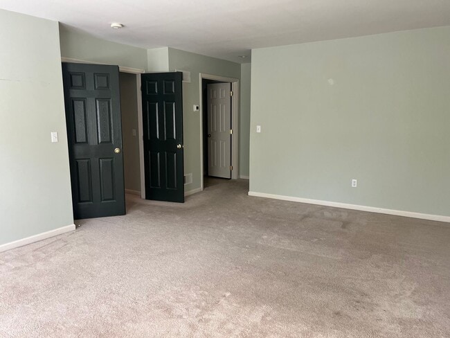 Building Photo - Beautiful Four Bedroom, 3.5 Bath Townhouse