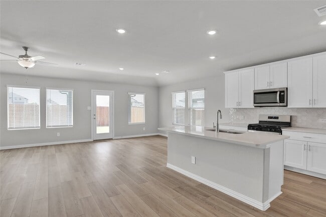 Building Photo - 115 Whitlow Dr