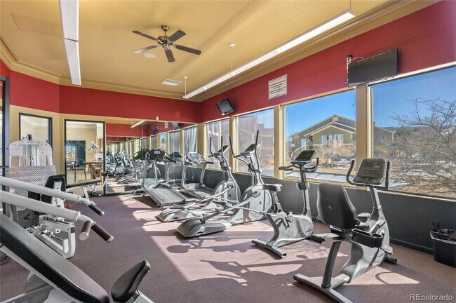 Building Photo - Like new gorgeous ground level Condo with Detached Garage and open floor plan.