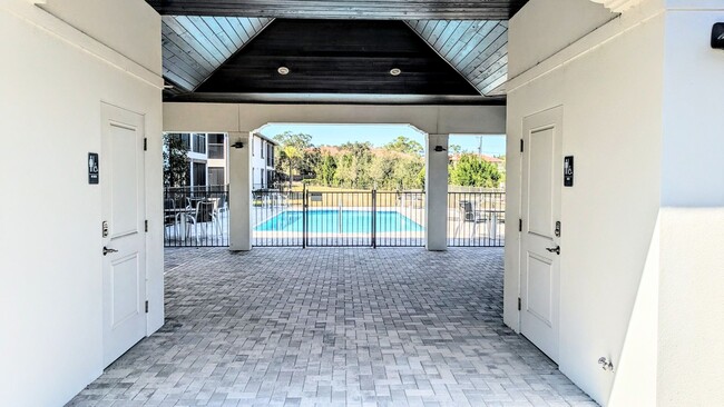 Building Photo - 5639 N Honore Ave
