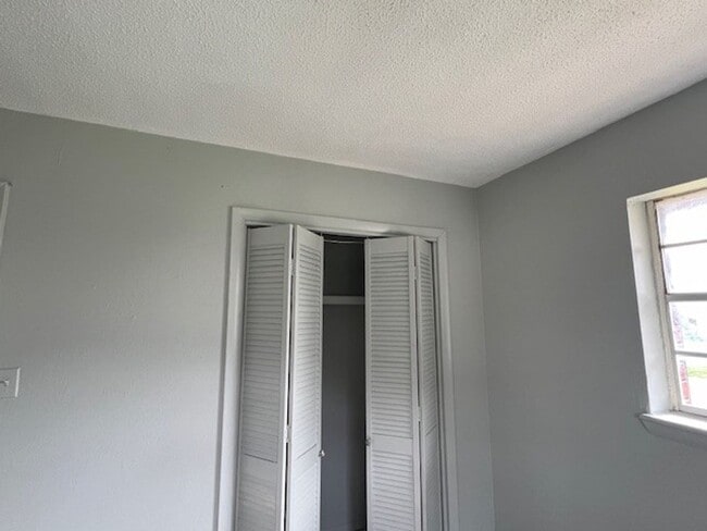 Building Photo - 3313 SW Salinas- AVAILABLE NOW!