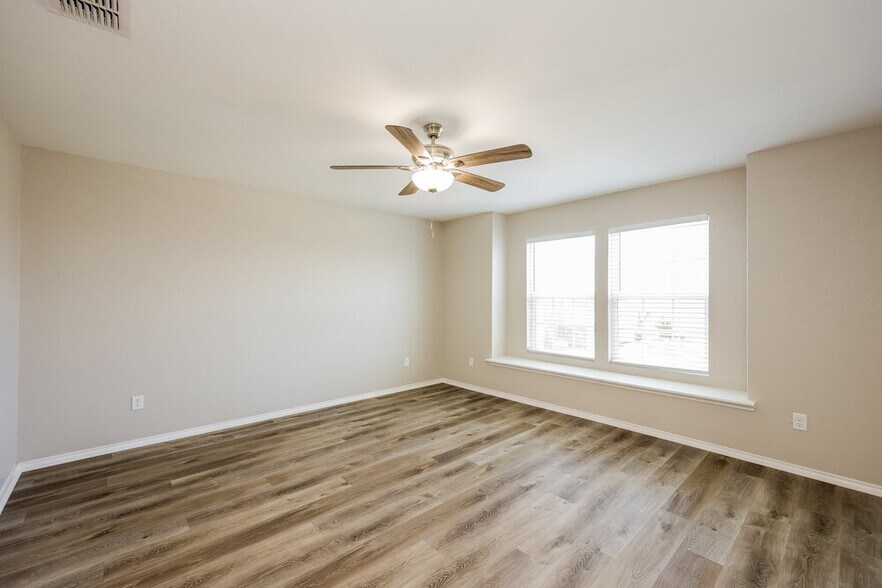 Building Photo - 10502 Castello Canyon