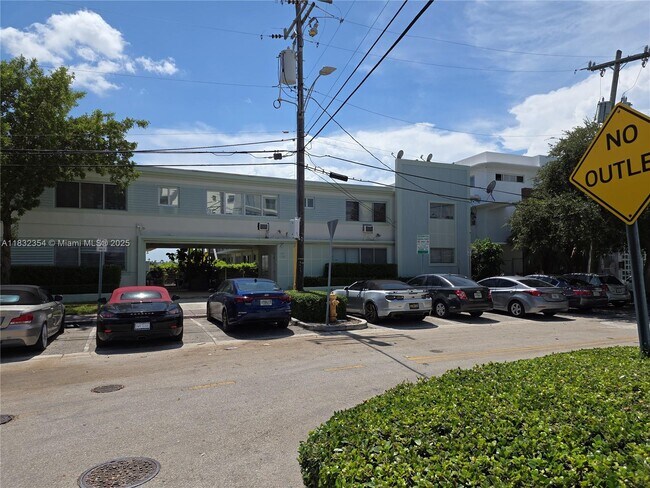 Primary Photo - 2250 Bay Dr