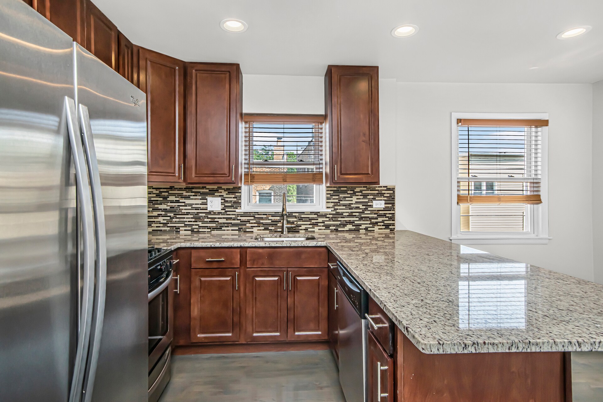 Building Photo - 6459 N Wayne Ave