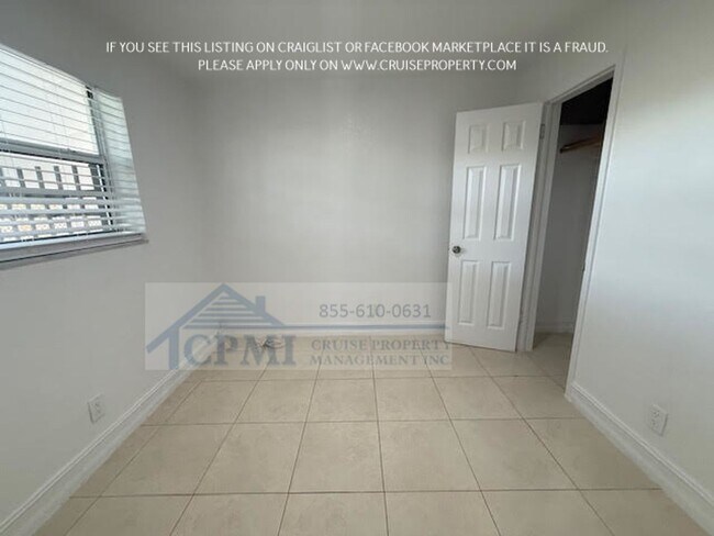 Building Photo - The perfect corner House with 3 beds 2 bat...