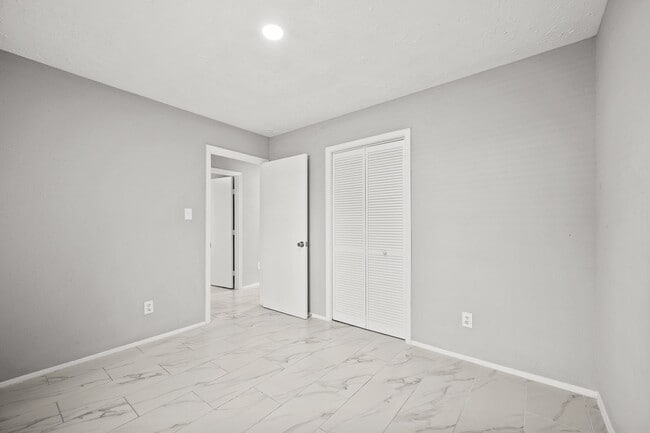 Building Photo - 13527 Montaigne Dr