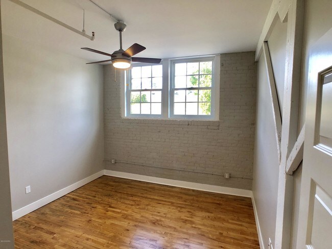 Building Photo - 86 Washington St