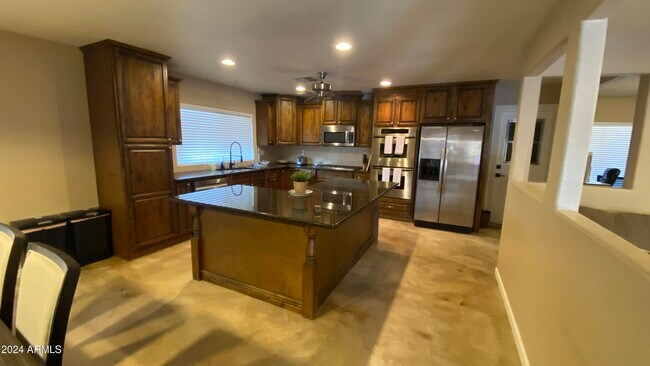 Building Photo - 6823 W Union Hills Dr