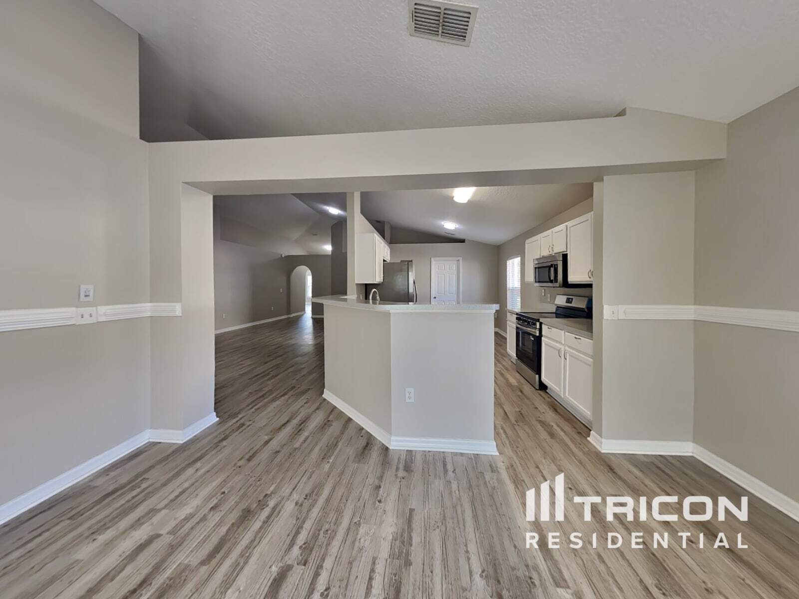 Building Photo - 262 King Arthur Ct