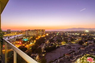 Building Photo - 13700 Marina Pointe Dr