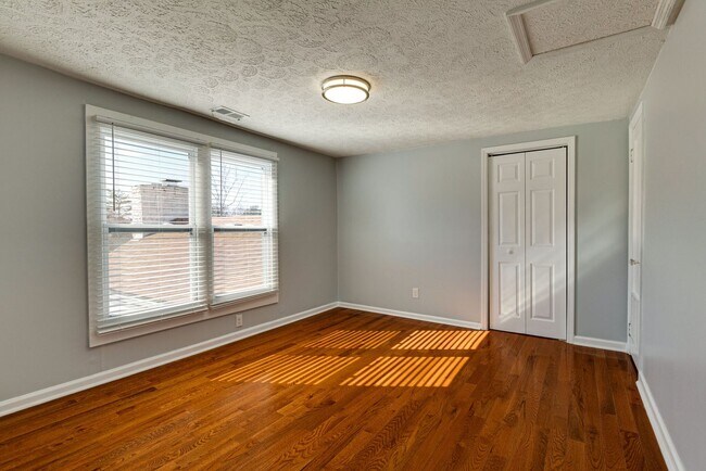 Building Photo - Spacious 4 Bed/ 3.5 Bath Home in Madison w Detached Office and Full Bath, 2 Car Garage, 1/2 acres...
