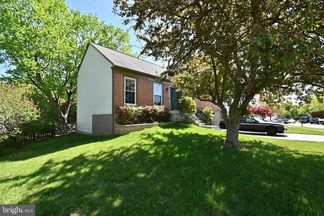 Building Photo - 18 Dudley Ct