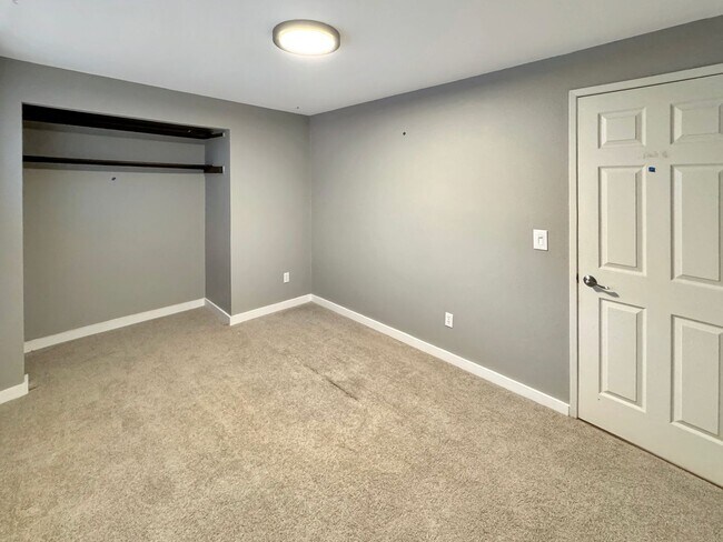 Building Photo - Pet-Friendly Newly Remodeled 3-Bedroom Home in South West Boise with Granite Counters, Gas Firepl...