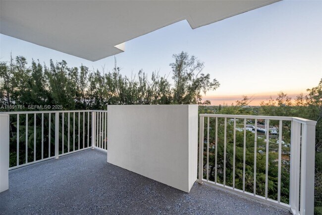 Building Photo - 1300 NE Miami Gardens Dr