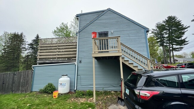 Building Photo - Rustic Single Family Home, Private Deck, Fenced-In Back Yard, Wood Flooring ...