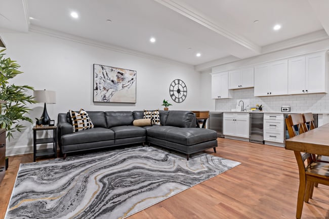 Building Photo - 99 Lynde St