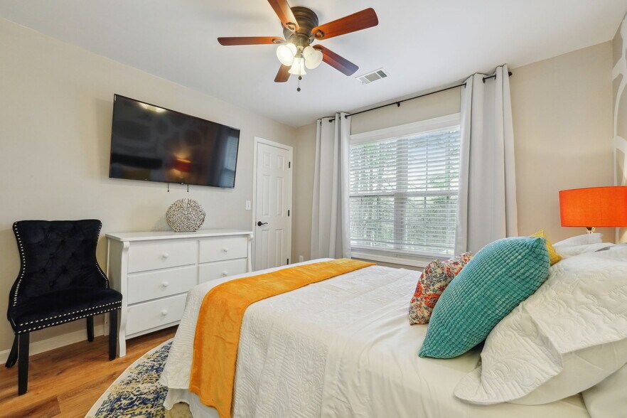 Building Photo - 135 Farr Lake Dr