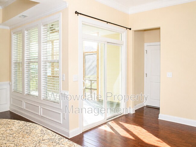 Building Photo - 1025 Governess Ln